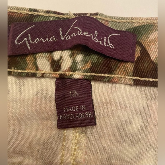 Gloria Vanderbilt "Amanda" High Waisted Straight Leg Floral Patterned Jean Pants - Picture 4 of 12